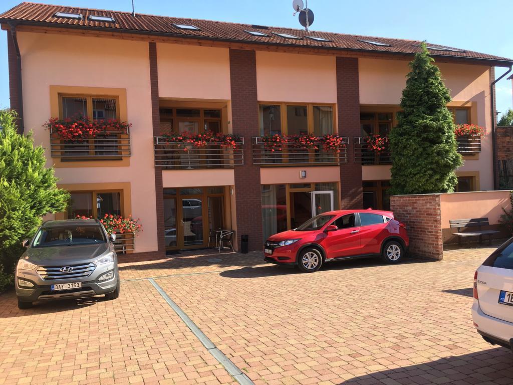 Hotel City Pardubice Kültér fotó
