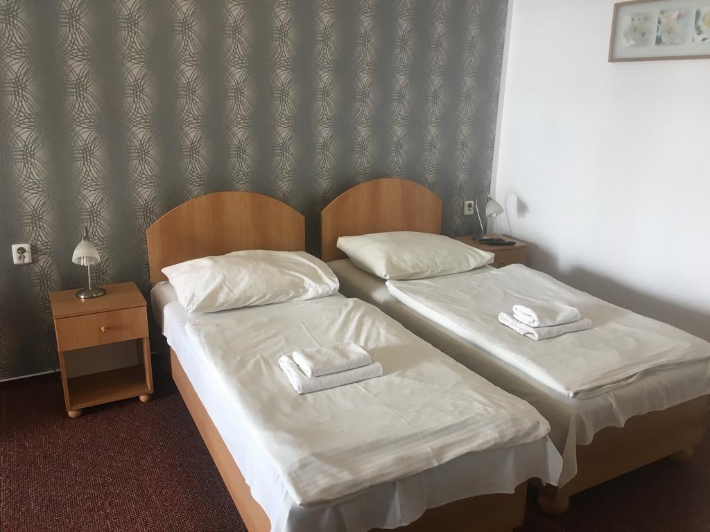 Hotel City Pardubice Kültér fotó