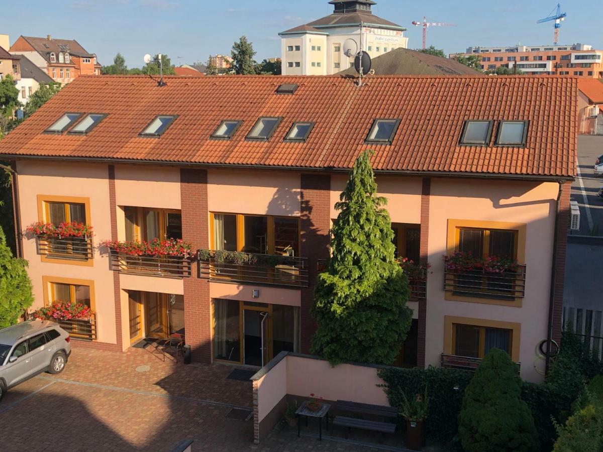 Hotel City Pardubice Kültér fotó